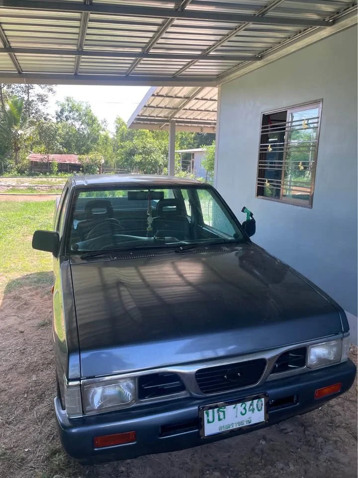 1995 Nissan Big M D21 2
