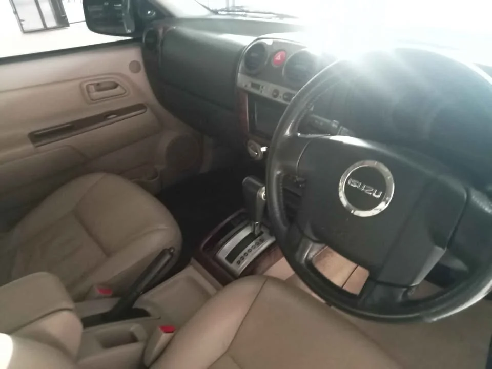 2007 Isuzu MU-7 2