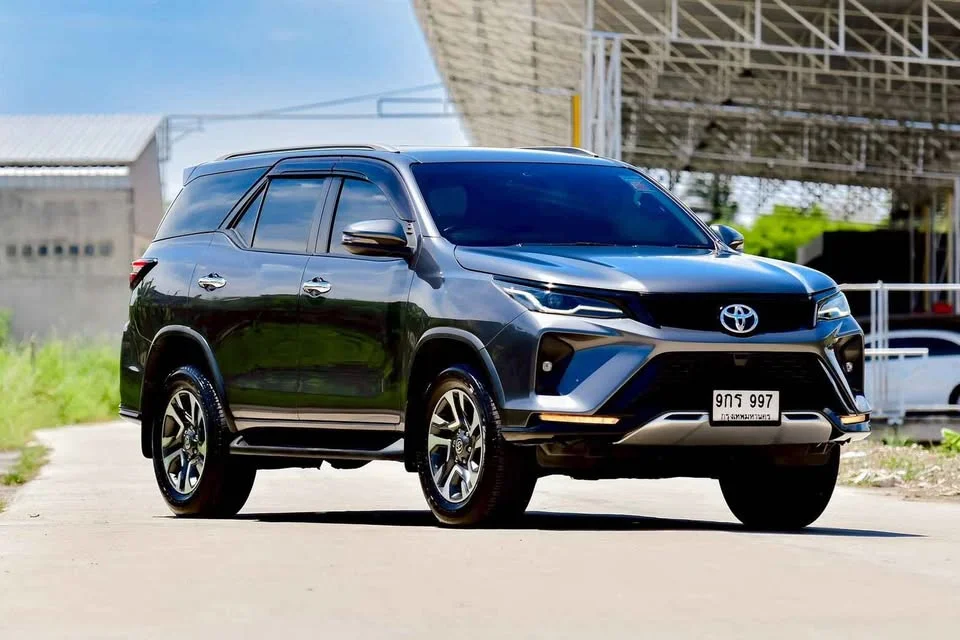 2023 Toyota Fortuner II 3