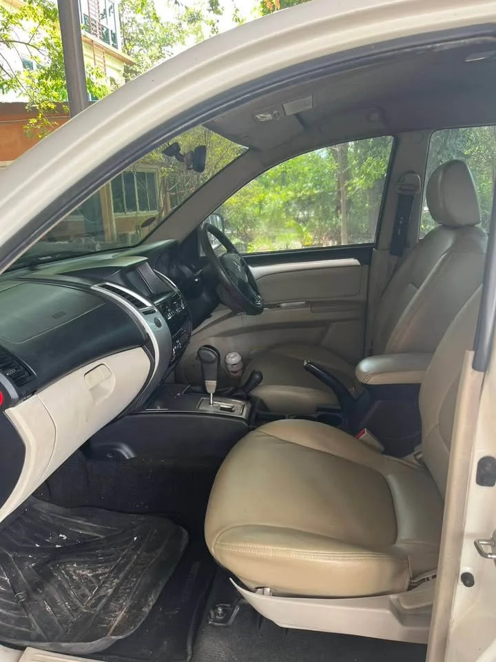 2010 Mitsubishi Pajero Sport II 2