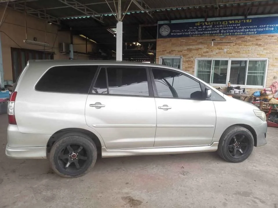 2011 Toyota Innova I 3