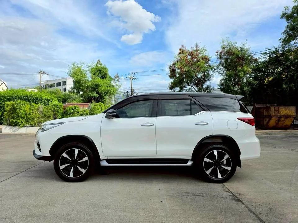 2019 Toyota Fortuner II 3