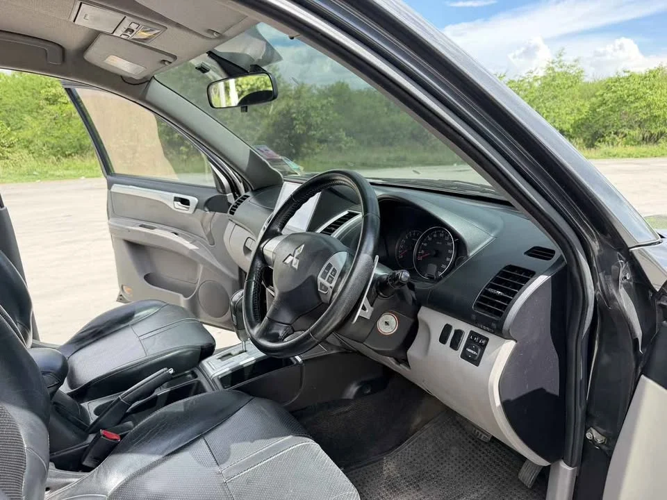 2012 Mitsubishi Pajero Sport II 2