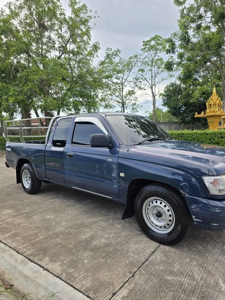 2004 Toyota Hilux Tiger VI 3