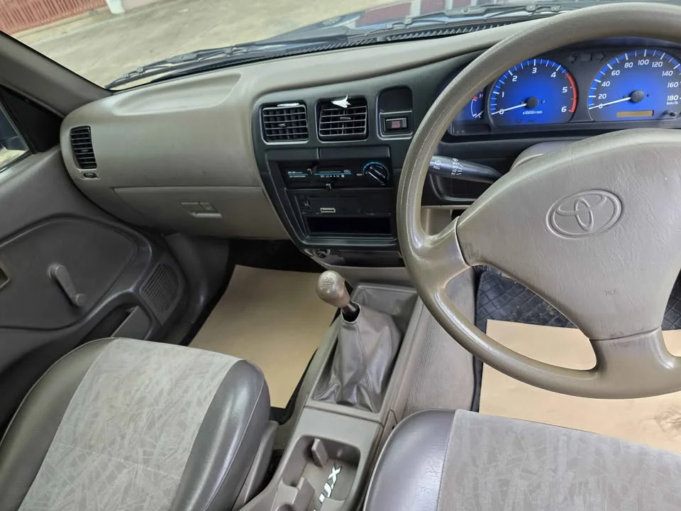 2004 Toyota Hilux Tiger VI 2