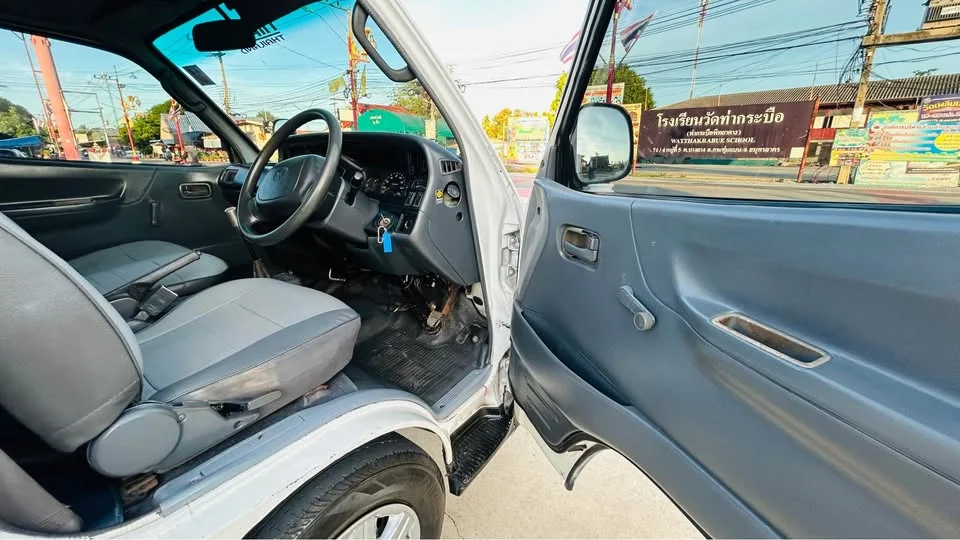 2004 Toyota Commuter IV (H100) 2