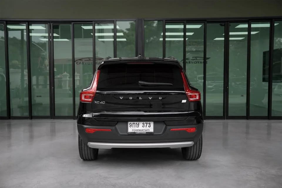 2022 Volvo XC40 2