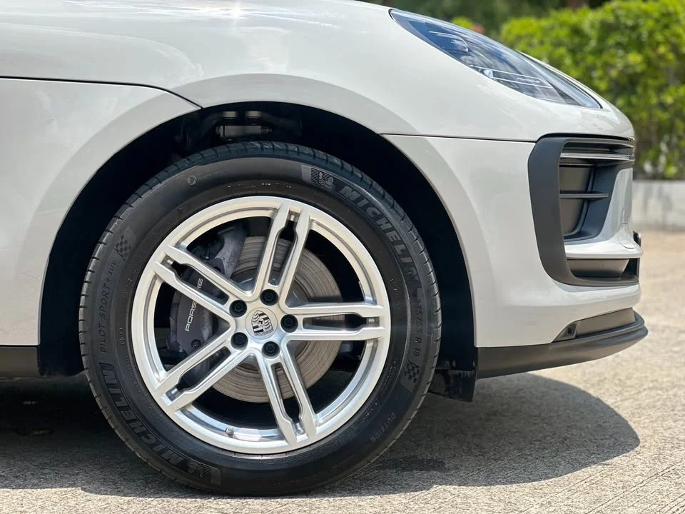 2024 Porsche Macan I 2