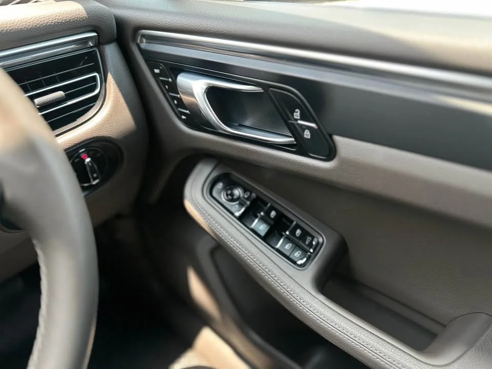 2024 Porsche Macan I 3