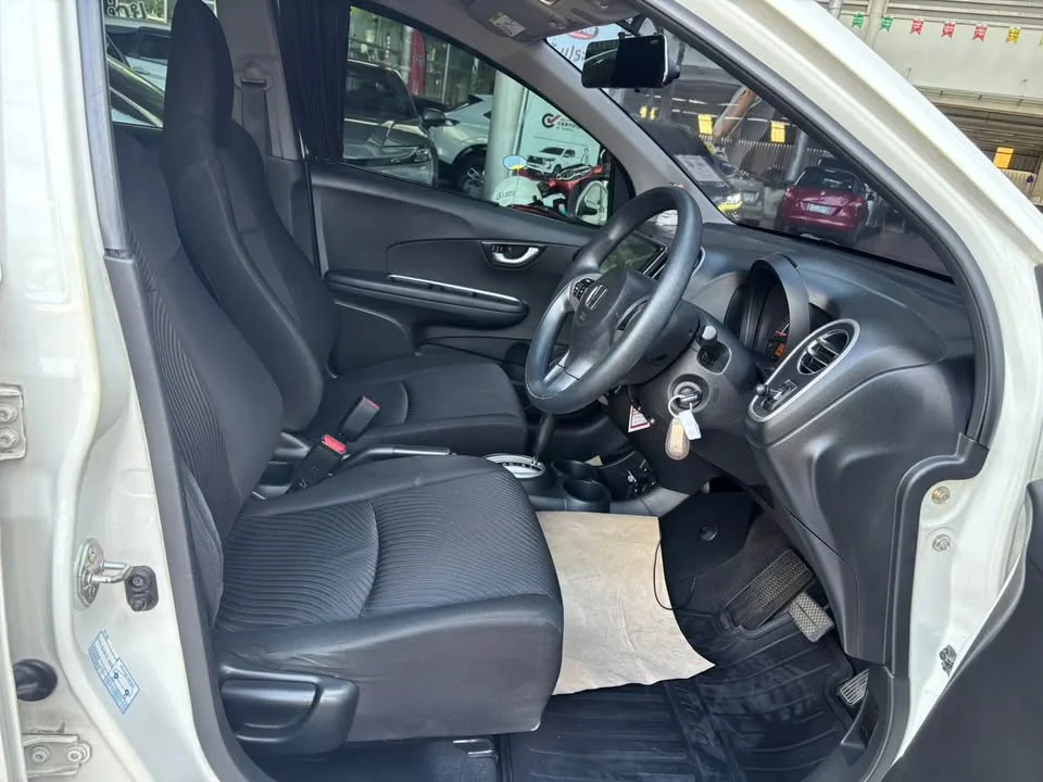 2015 Honda Mobilio II 2