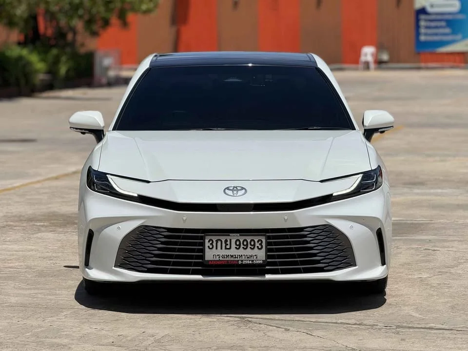 2025 Toyota Camry VIII (XV70) 3