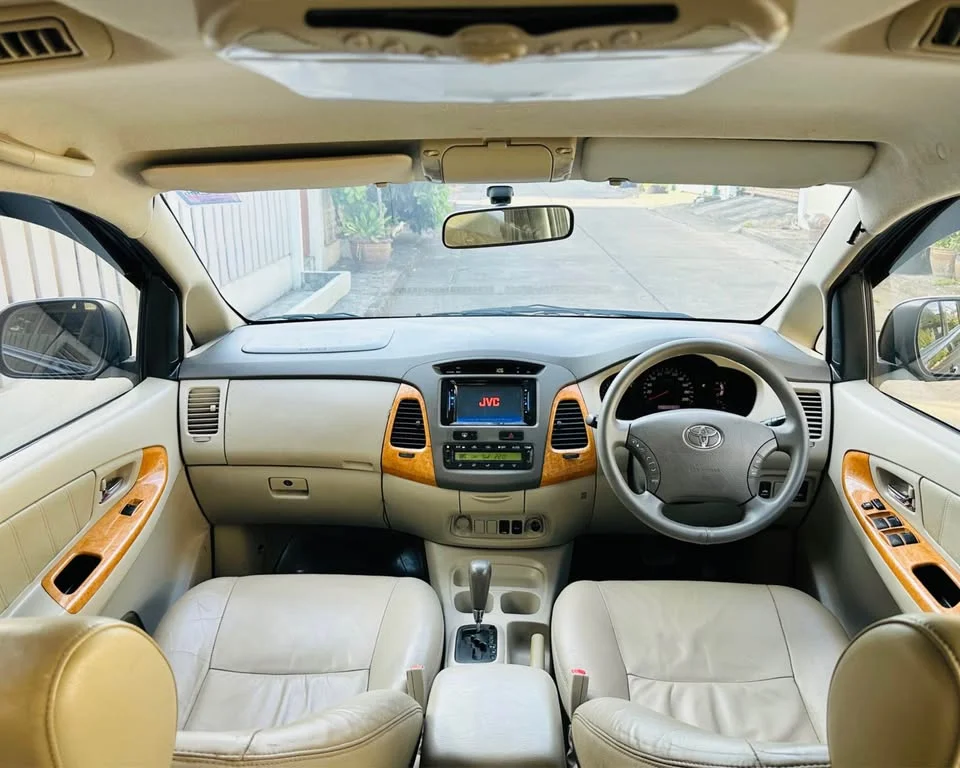 2010 Toyota Innova I 3