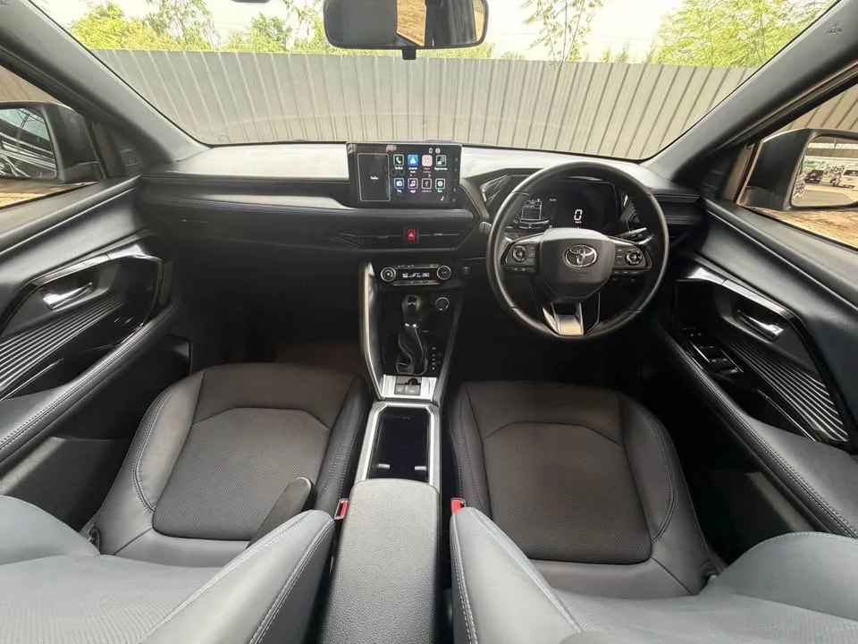 2025 Toyota Yaris Cross AC200 3