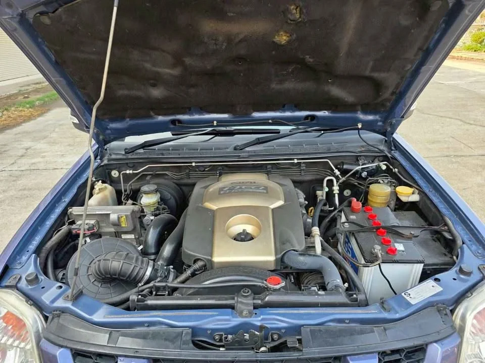 2007 Isuzu MU-7 3