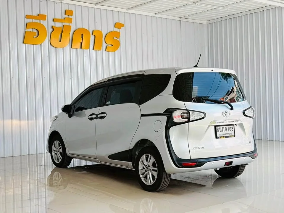 2017 Toyota Sienta II 2