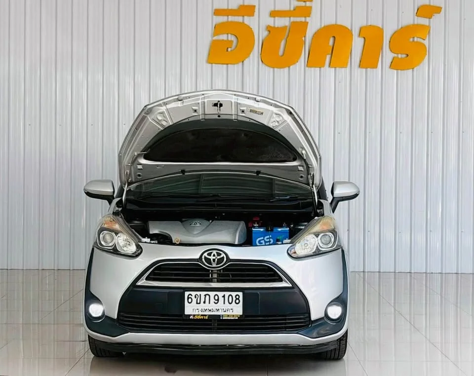 2017 Toyota Sienta II 3