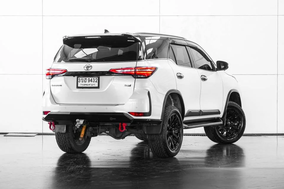 2023 Toyota Fortuner II 3