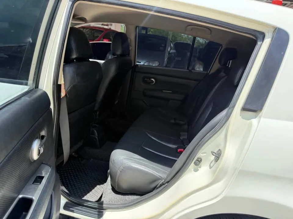 2010 Nissan Tiida I (C11) 3