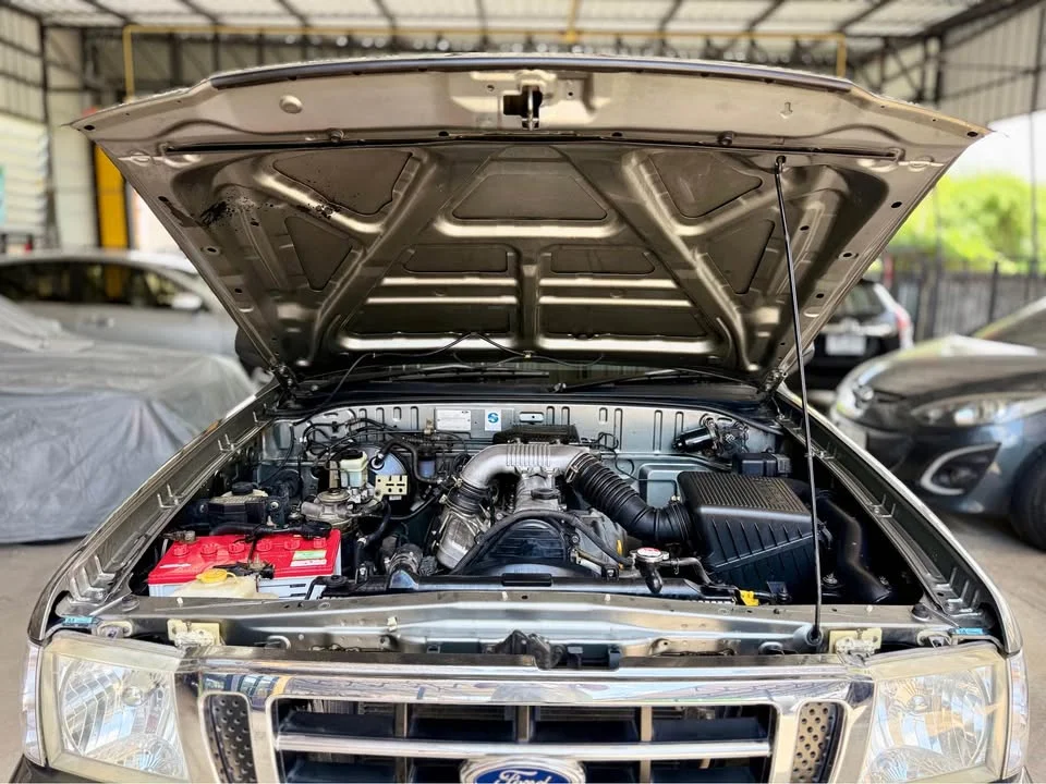 2003 Mazda 2500 Fighter V 2