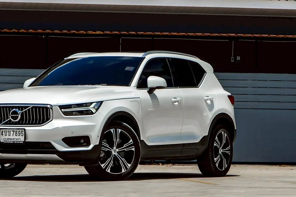 2023 Volvo XC40 2
