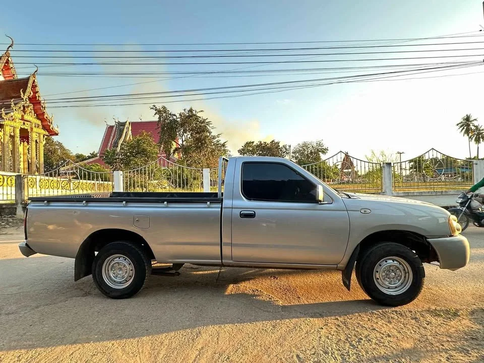 2005 Nissan Frontier I 2
