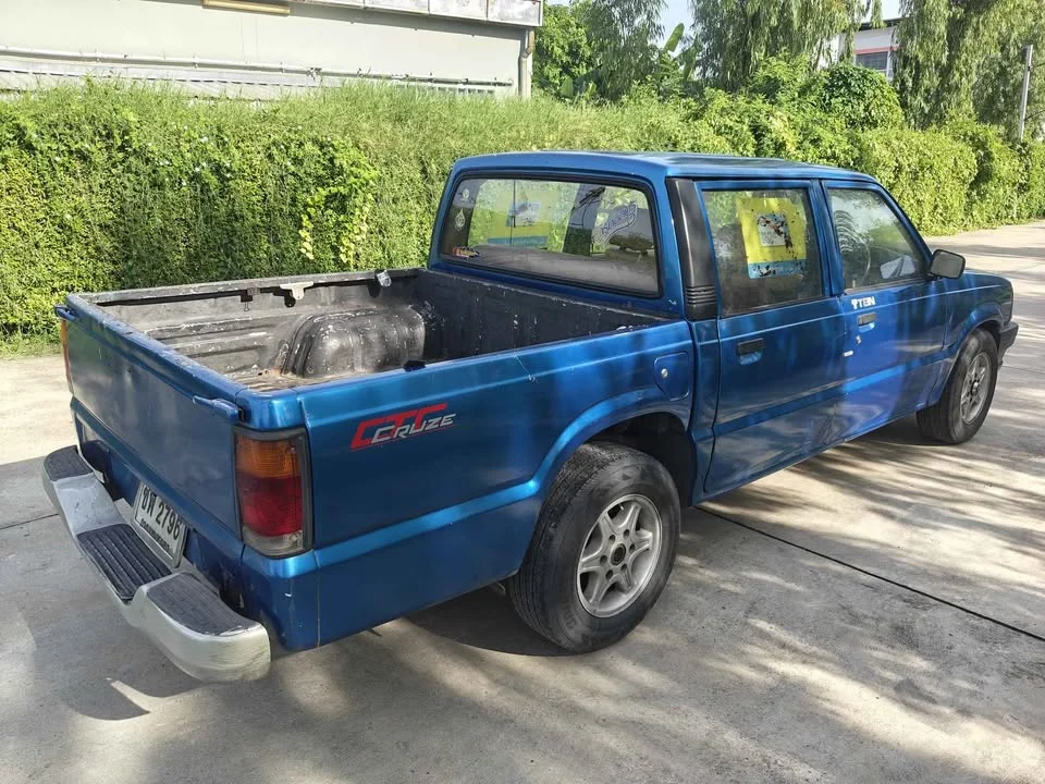 1995 Mazda B2500 IV 2