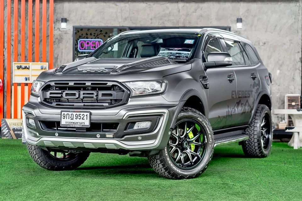 2019 Ford Everest II 2
