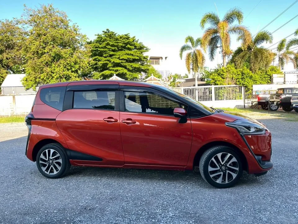 2017 Toyota Sienta II 3