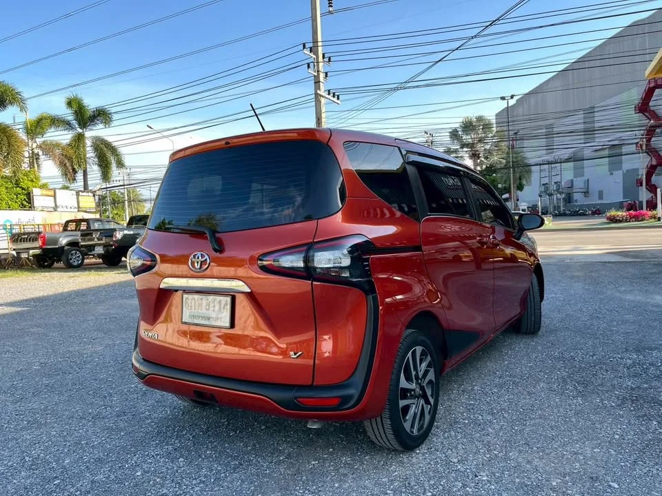 2017 Toyota Sienta II 2