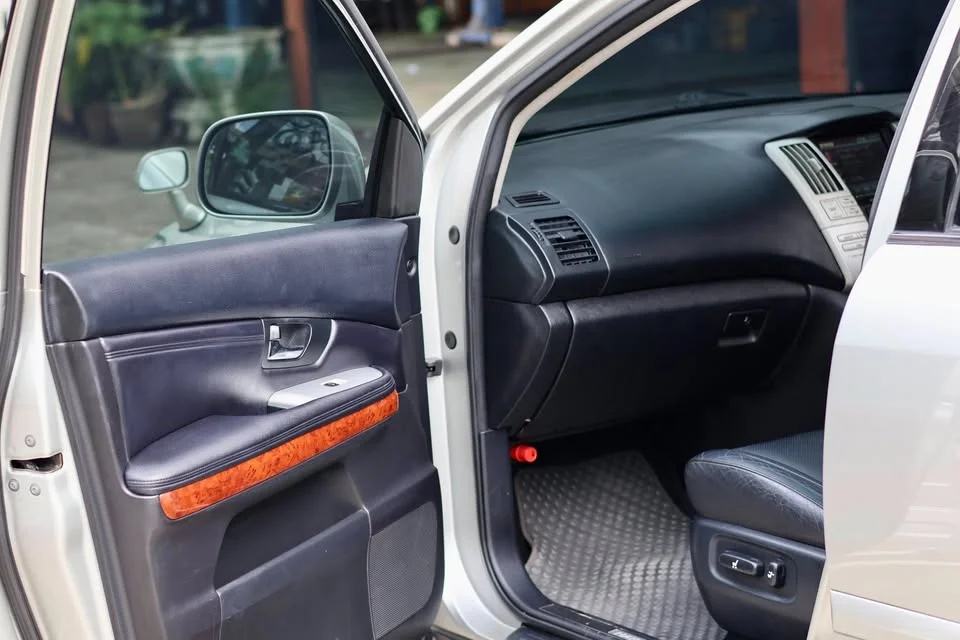 2004 Toyota Harrier II 2