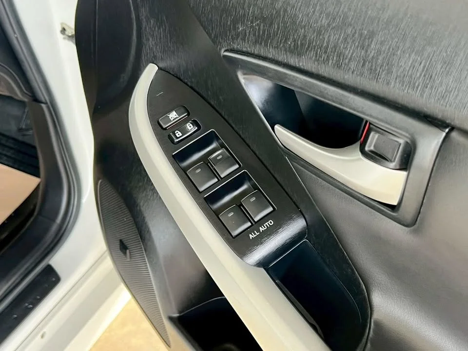 2013 Toyota Prius III 2