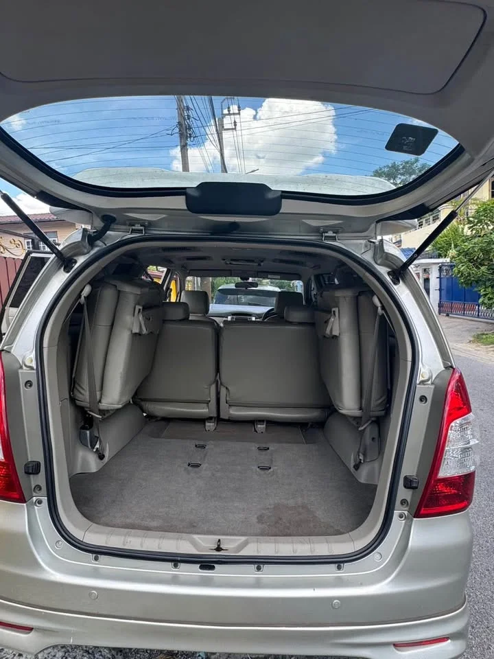 2012 Toyota Innova I 2