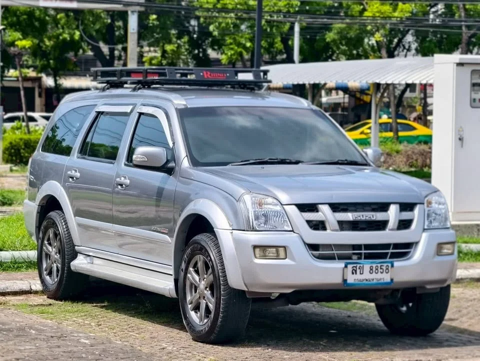 2005 Isuzu MU-7 2
