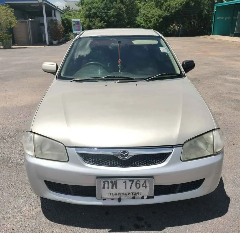 2000 Mazda 323 VIII 3