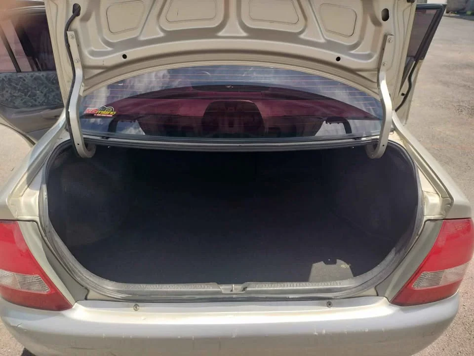 2000 Mazda 323 VIII 2