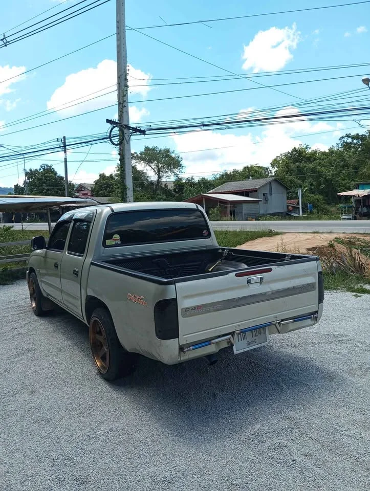 2002 Toyota Hilux Tiger VI 3
