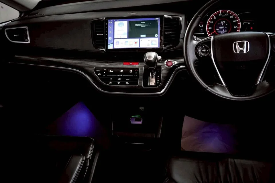 2014 Honda Odyssey V 2