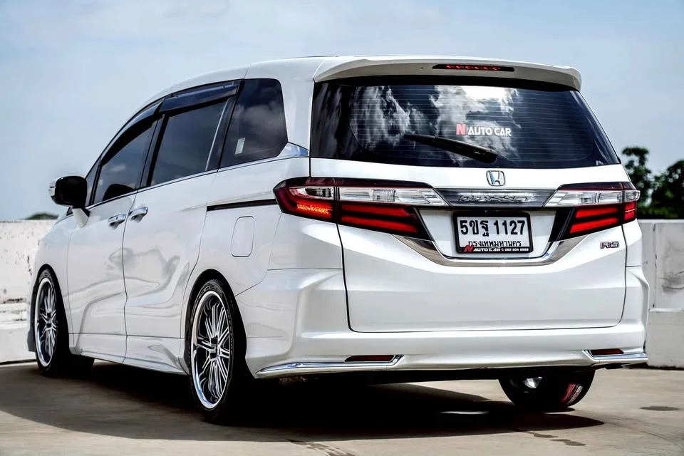 2014 Honda Odyssey V 3
