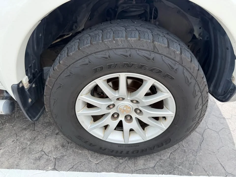 2012 Mitsubishi Pajero Sport II 2