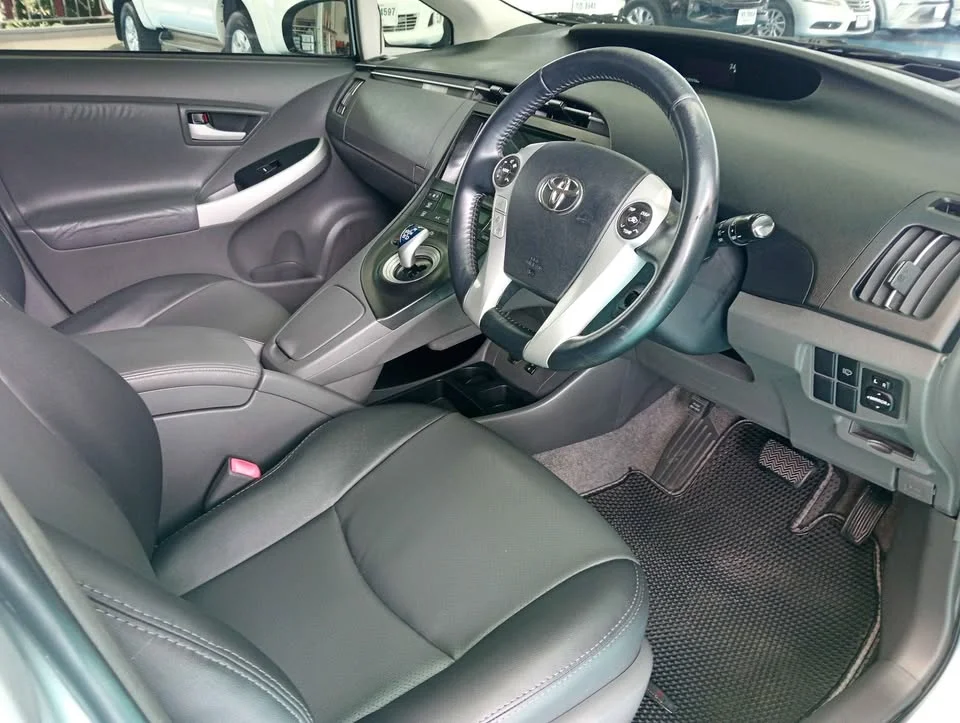 2011 Toyota Prius III 2