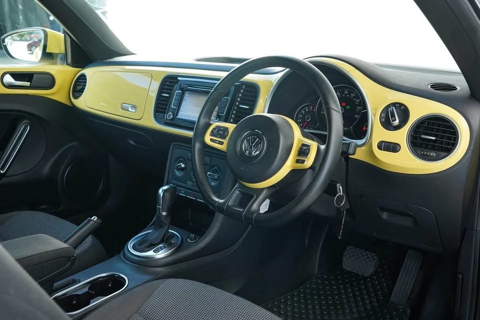 2013 Volkswagen New Beetle 3