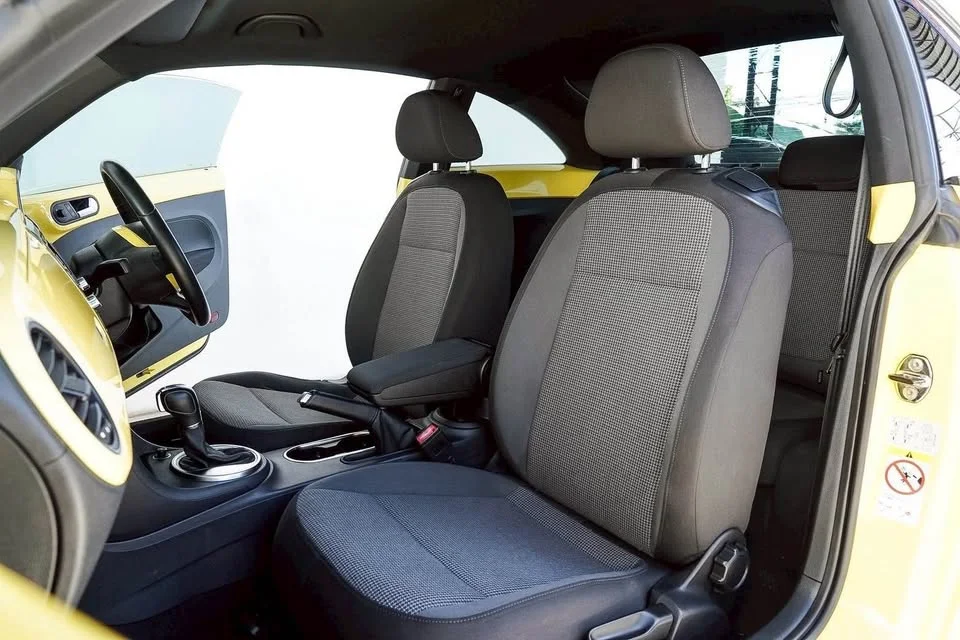 2013 Volkswagen New Beetle 2