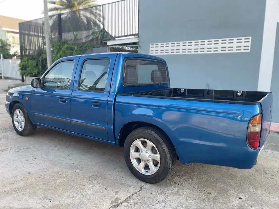 2000 Mazda 2500 Fighter V 2