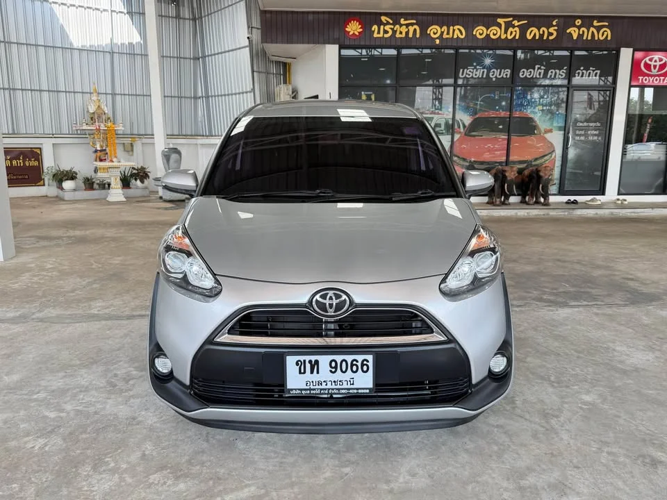 2018 Toyota Sienta II 2