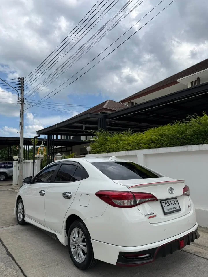 2018 Toyota Yaris ATIV III 2