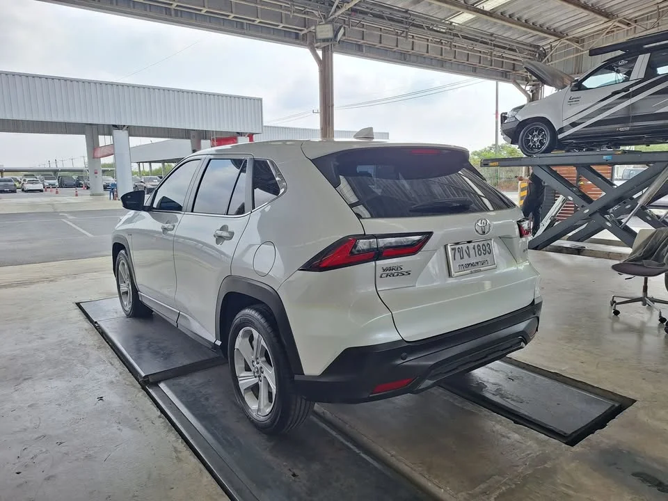 2025 Toyota Yaris Cross AC200 3