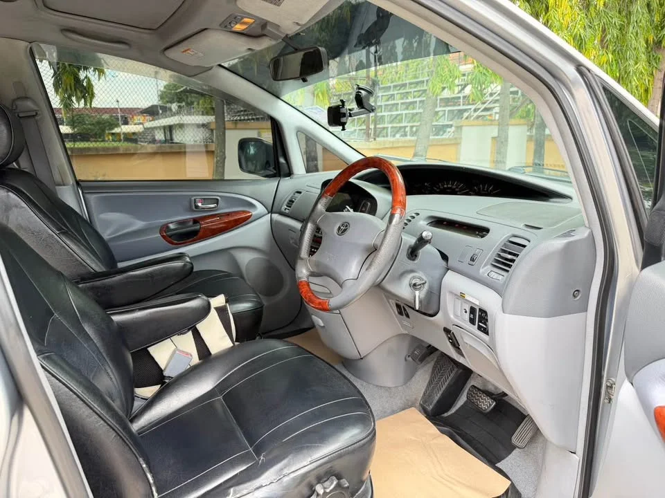 2001 Toyota Estima II 2