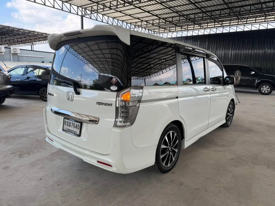 2013 Honda Stepwgn IV 2