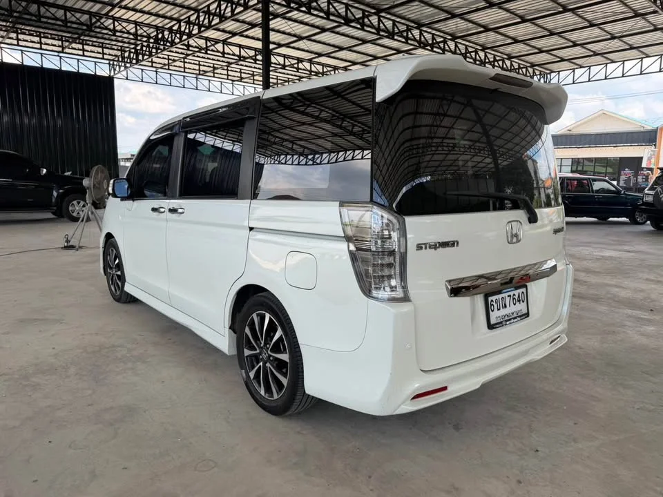 2013 Honda Stepwgn IV 3
