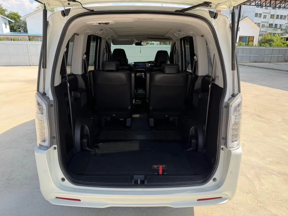 2014 Honda Stepwgn IV 3
